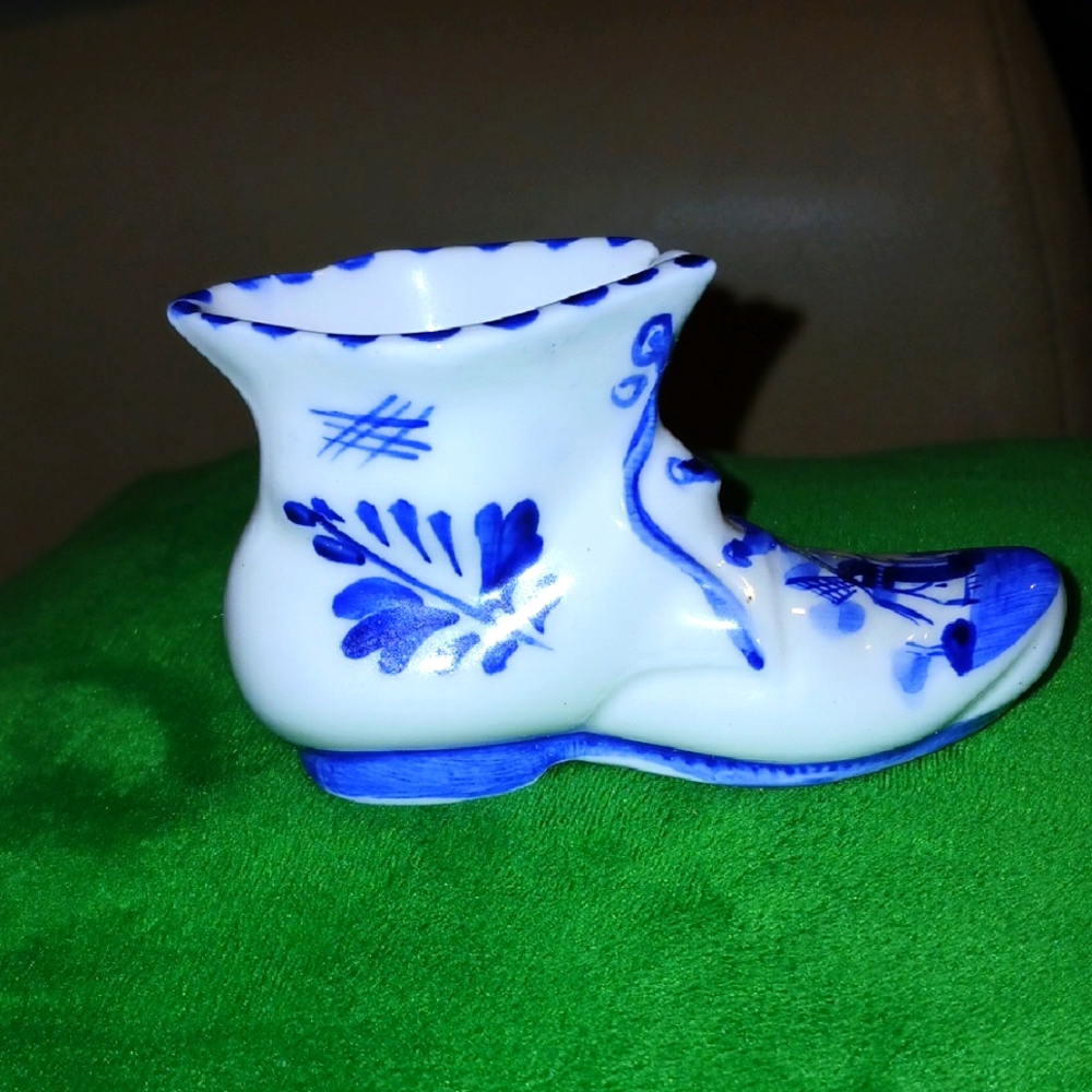 Beautiful Delfts Blue Hand Painted Shoe.